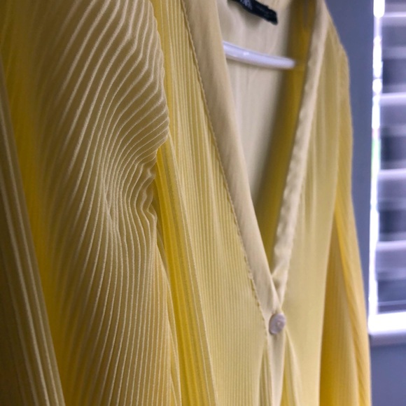 Zara lemon yellow top, size US Medium - Picture 3 of 5